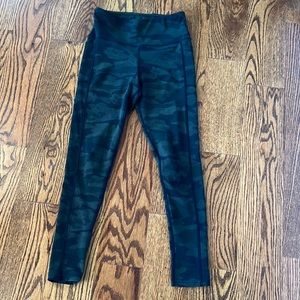 Camo leggings with side pockets